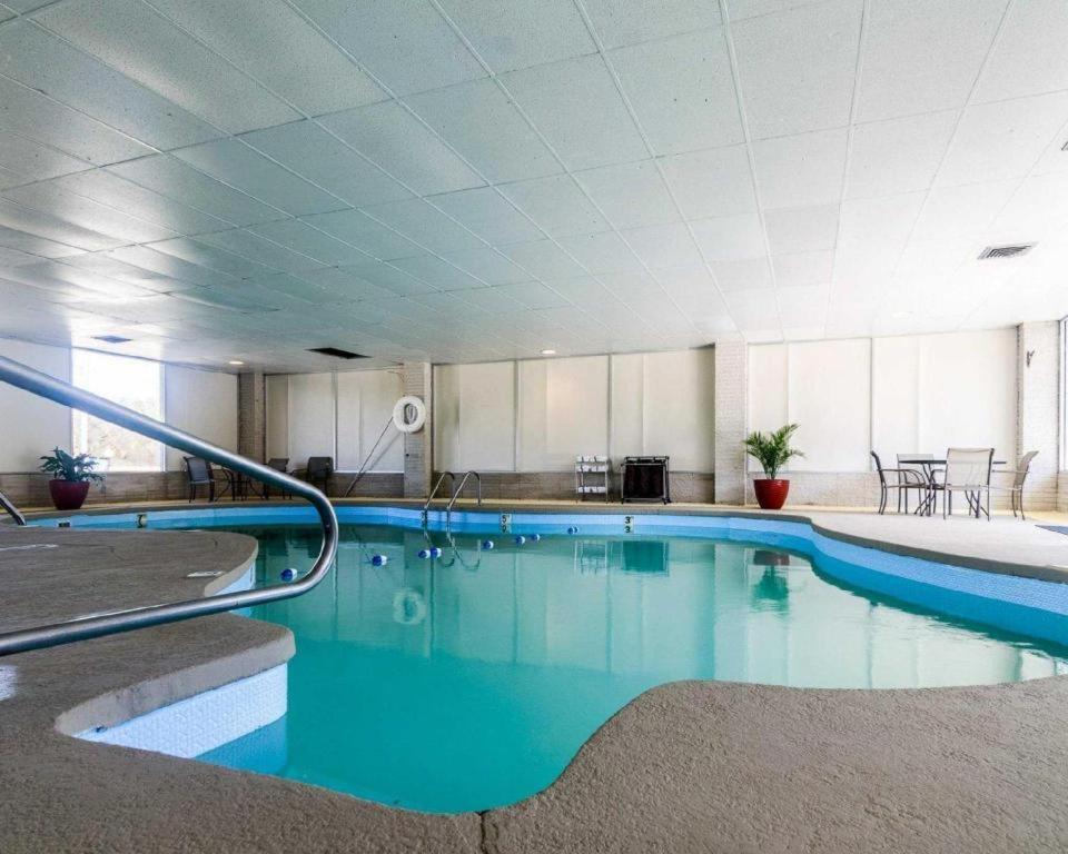 Hotel Surestay Salina