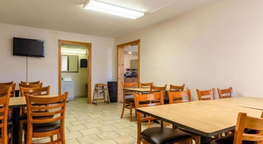 Hotel Surestay Salina